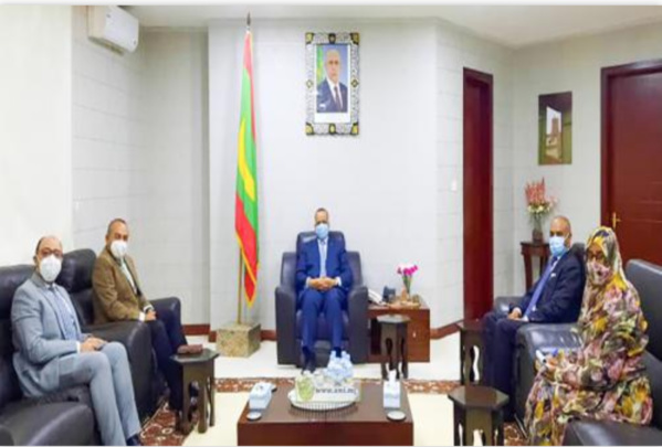 Le ministre des Affaires étrangères reçoit une copie figurée des lettres de créances du nouvel ambassadeur égyptien Le ministre des Affaires étrangères reçoit une copie figurée des lettres de créances du nouvel ambassadeur égyptien