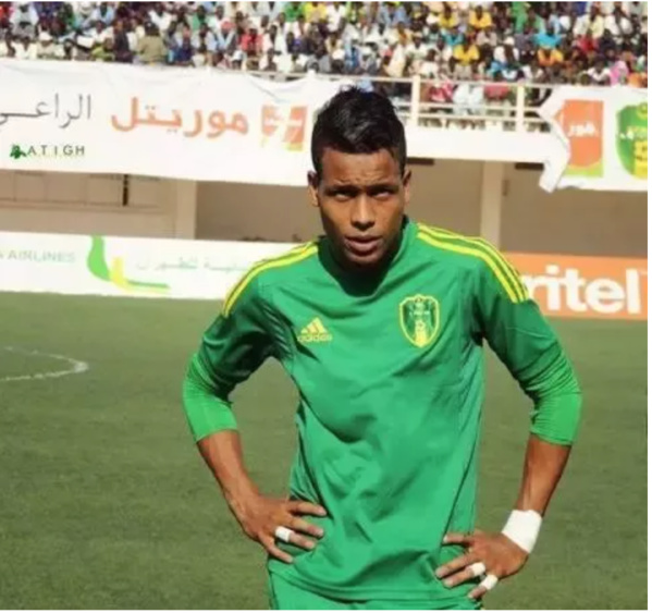 L'attaquant des Mourabitounes annonce sa retraite du football international