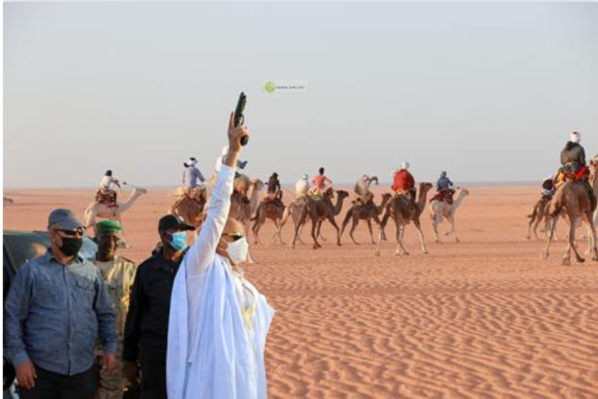 Ouadane: Le Président de la République donne le coup d’envoi d’une course de chameaux