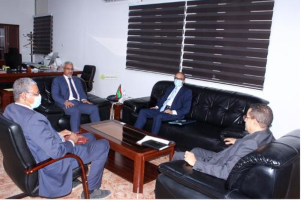 Le ministre de l’Hydraulique s’entretient avec l’ambassadeur de Tunisie
