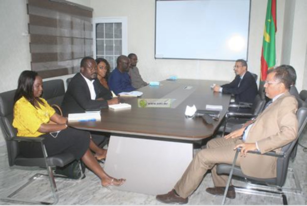 Le ministre des Finances s’entretient avec le directeur général de l’ARC Le ministre des Finances s’entretient avec le directeur général de l’ARC