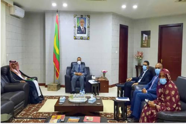 Le ministre des Affaires étrangères reçoit un message de son homologue saoudien Le ministre des Affaires étrangères reçoit un message de son homologue saoudien