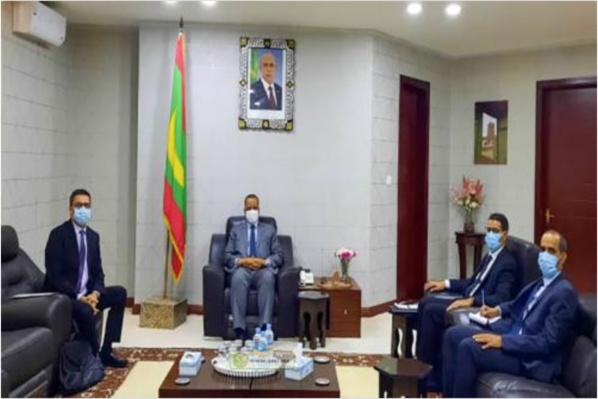 Le ministre des Affaires étrangères reçoit les copies figurées des lettres de créance du nouvel ambassadeur suisse Le ministre des Affaires étrangères reçoit les copies figurées des lettres de créance du nouvel ambassadeur suisse