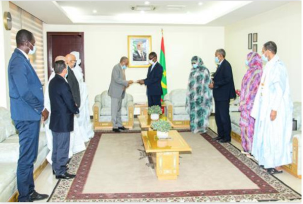 Le Premier ministre réceptionne le rapport de la commission nationale des concours Le Premier ministre réceptionne le rapport de la commission nationale des concours