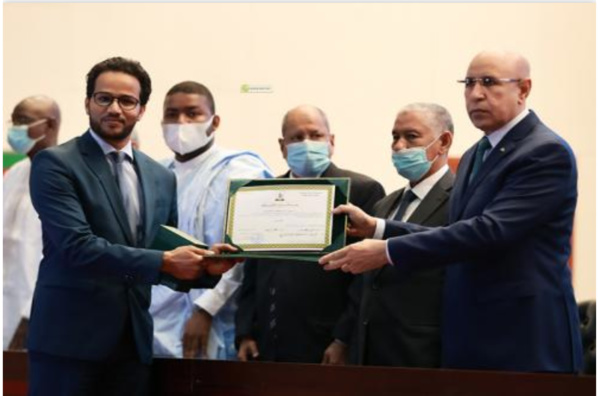 Le Président de la République supervise la remise des prix Chinguitt 2021 Le Président de la République supervise la remise des prix Chinguitt 2021