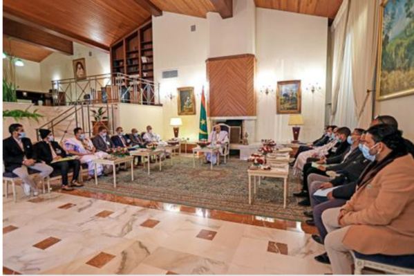 Le Président de la République et son homologue algérien supervisent la signature des accords bilatéraux de coopération Le Président de la République et son homologue algérien supervisent la signature des accords bilatéraux de coopération