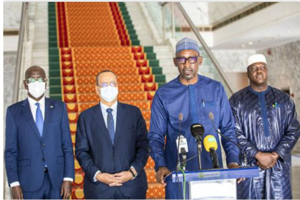 Ministre malien des Affaires étrangères : "Je suis venu porteur d’un message du Président de la Transition à son grand frère son Excellence le Président de la République" Ministre malien des Affaires étrangères : "Je suis venu porteur d’un message du Président de la Transition à son grand frère son Excellence le Président de la République"