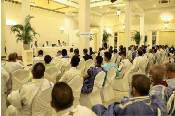 Le Président de la République se réunit avec les représentants de la colonie mauritanienne en Gambie Le Président de la République se réunit avec les représentants de la colonie mauritanienne en Gambie