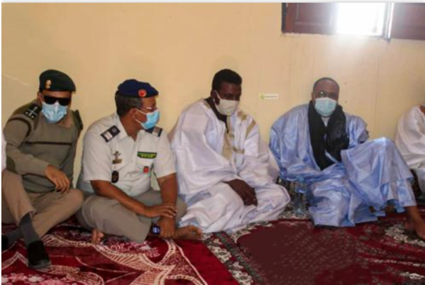Le wali du Hodh Charghi présente les condoléances du Président de la République à la famille Ehl Oumar Le wali du Hodh Charghi présente les condoléances du Président de la République à la famille Ehl Oumar