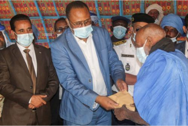 Incident survenu au Mali : Le wali du Hodh Charghi remet, au nom du Président de la République, des sommes d'argent aux familles des victimes Incident survenu au Mali : Le wali du Hodh Charghi remet, au nom du Président de la République, des sommes d'argent aux familles des victimes