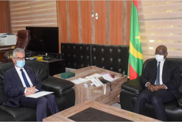 Le ministre de l'Intérieur discute avec l'ambassadeur français de la coopération bilatérale Le ministre de l'Intérieur discute avec l'ambassadeur français de la coopération bilatérale