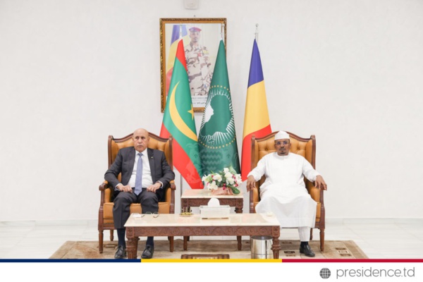 Le Président de la République s'est entretenu avec le Président tchadien à N’Djamena Le Président de la République s'est entretenu avec le Président tchadien à N’Djamena