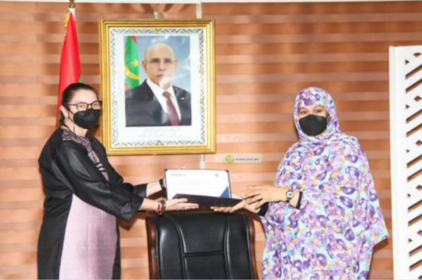 Espagne : Remise de distinction au pavillon mauritanien au Selon professionnel International du Tourisme (FITUR) Espagne : Remise de distinction au pavillon mauritanien au Selon professionnel International du Tourisme (FITUR)