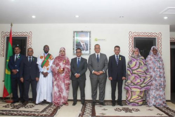 Le ministre des Affaires étrangères décore des fonctionnaires de son département Le ministre des Affaires étrangères décore des fonctionnaires de son département