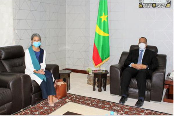 Le ministre des Affaires étrangères reçoit les adieux de la Représentante résidente du Haut-commissariat des Nations Unies pour les Réfugiés Le ministre des Affaires étrangères reçoit les adieux de la Représentante résidente du Haut-commissariat des Nations Unies pour les Réfugiés