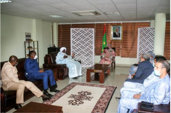 La ministre du commerce s’entretient avec le ministre malien du commerce La ministre du commerce s’entretient avec le ministre malien du commerce