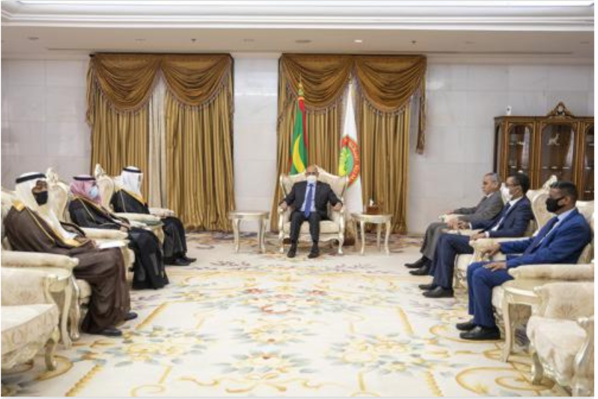 Le Président de la République reçoit un envoyé spécial du gardien des Lieux Saints Le Président de la République reçoit un envoyé spécial du gardien des Lieux Saints