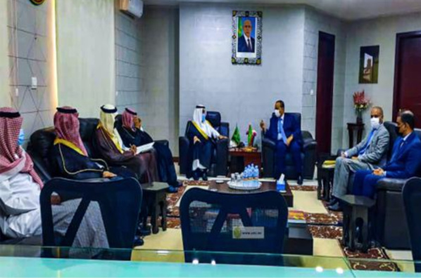 Le ministre des Affaires étrangères s’entretient avec le conseiller de cabinet royal du Royaume d'Arabie Saoudite Le ministre des Affaires étrangères s’entretient avec le conseiller de cabinet royal du Royaume d'Arabie Saoudite