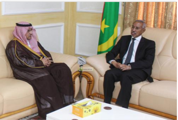 Le ministre de la Défense nationale s’entretient avec l’ambassadeur saoudien Le ministre de la Défense nationale s’entretient avec l’ambassadeur saoudien