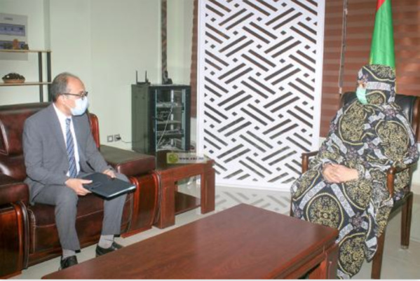 La ministre du commerce reçoit l'ambassadeur de Tunisie La ministre du commerce reçoit l'ambassadeur de Tunisie