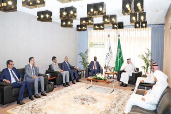 Les ministres des affaires économiques et de l'hydraulique visitent le président exécutif du fonds saoudien pour le développement Les ministres des affaires économiques et de l'hydraulique visitent le président exécutif du fonds saoudien pour le développement