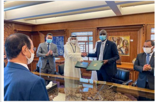 Le ministre des Affaires économiques signe un accord de financement de plus de 3 milliards MRU Le ministre des Affaires économiques signe un accord de financement de plus de 3 milliards MRU