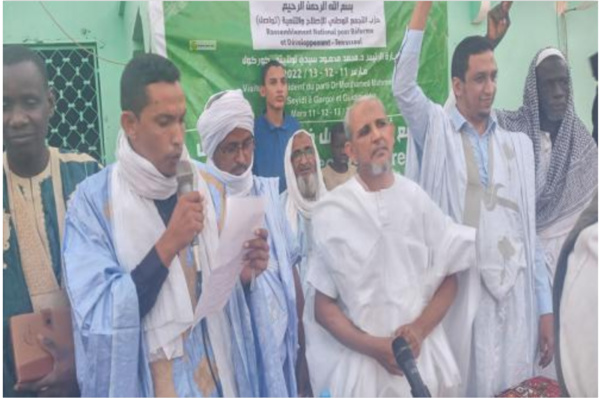 Le président du parti Tawassoul présente la vision de sa formation politique de la situation générale du pays Le président du parti Tawassoul présente la vision de sa formation politique de la situation générale du pays