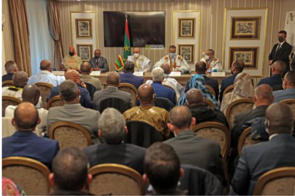 Le Président de la République se réunit avec les représentants de la colonie mauritanienne en Espagne
