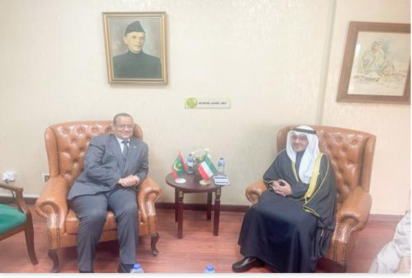 Le ministre des Affaires étrangères s’entretient avec son homologue koweitien Le ministre des Affaires étrangères s’entretient avec son homologue koweitien