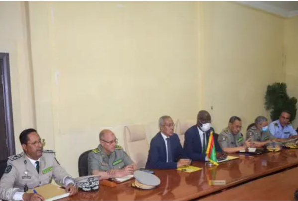 Les walis en réunion avec les ministres de l’intérieur et de la défense en présence des responsables militaires et sécuritaires Les walis en réunion avec les ministres de l’intérieur et de la défense en présence des responsables militaires et sécuritaires