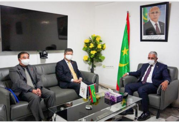 Le ministre de la Santé reçoit l'ambassadeur de Chine accrédité en Mauritanie