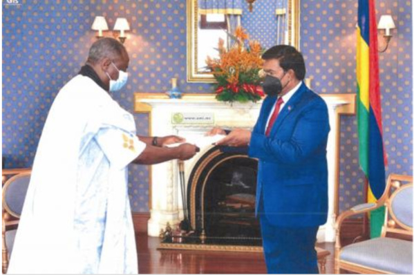 L'ambassadeur de Mauritanie auprès de la République de Maurice présente ses lettres de créances L'ambassadeur de Mauritanie auprès de la République de Maurice présente ses lettres de créances