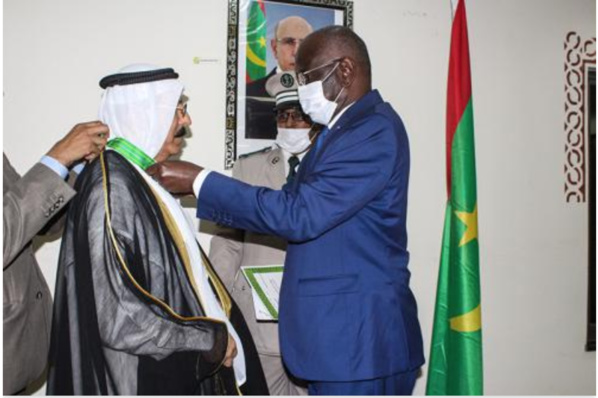 Décoration de l’ambassadeur de l’Etat du Koweït au terme de sa mission en Mauritanie Décoration de l’ambassadeur de l’Etat du Koweït au terme de sa mission en Mauritanie