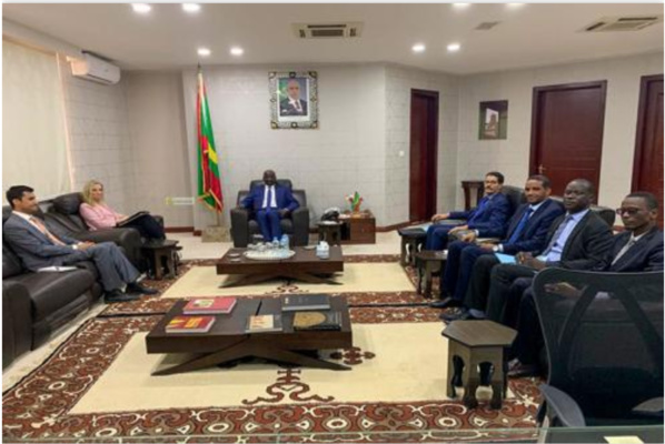 Le ministre des Affaires étrangères s'entretient avec l'ambassadrice des États-Unis d'Amérique Le ministre des Affaires étrangères s'entretient avec l'ambassadrice des États-Unis d'Amérique