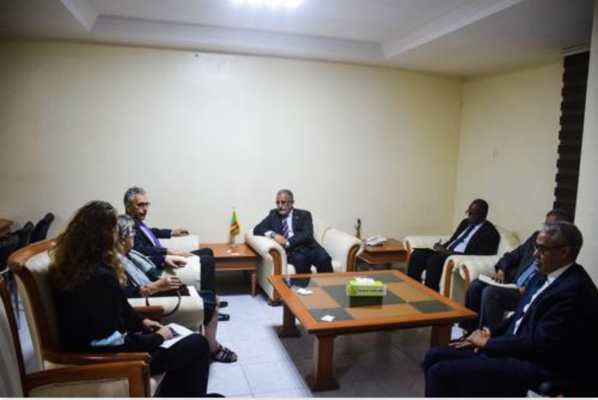 Le Délégué Général de Taazour tient une séance de travail avec l'ambassadeur de France et le directeur de l'AFD