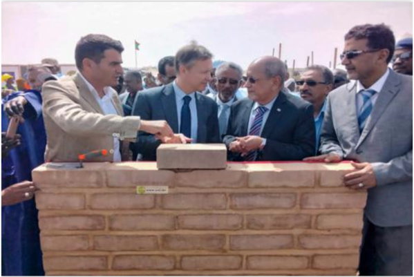 Pose de la première pierre d’un débarcadère à Legoueïchich (Tinguint) Pose de la première pierre d’un débarcadère à Legoueïchich (Tinguint)