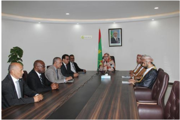 La ministre Secrétaire générale du gouvernement tient une séance de travail avec une délégation du Sultanat d’Oman La ministre Secrétaire générale du gouvernement tient une séance de travail avec une délégation du Sultanat d’Oman