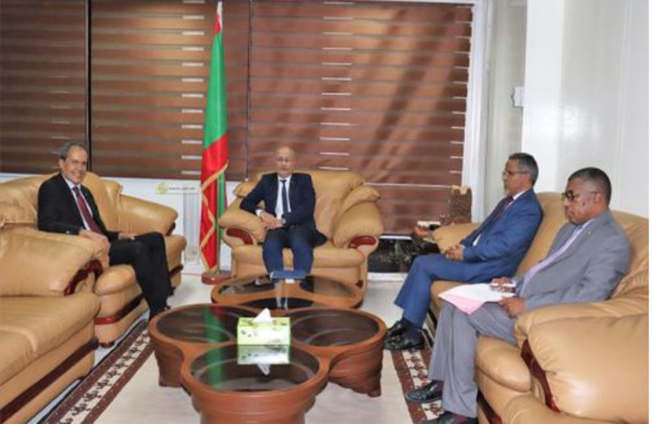 Le ministre de la Culture s'entretient avec l'ambassadeur du Maroc