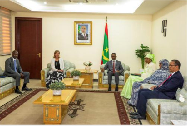 Le Premier ministre reçoit la directrice chargée de la division des écosystèmes du programme des Nations Unies pour l'environnement Le Premier ministre reçoit la directrice chargée de la division des écosystèmes du programme des Nations Unies pour l'environnement