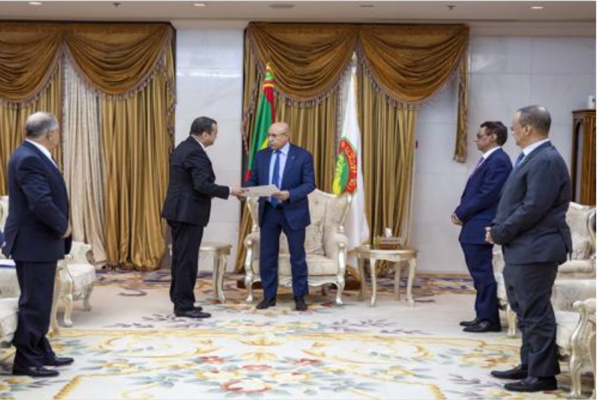 Le Président de la République reçoit un message écrit de son homologue algérien Le Président de la République reçoit un message écrit de son homologue algérien