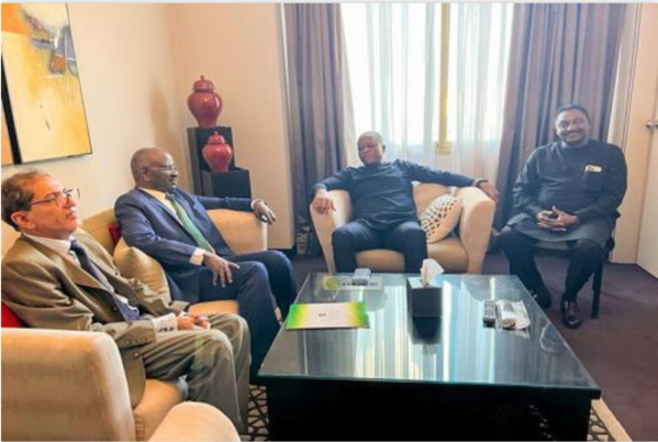 Le ministre des Affaires étrangères rencontre son homologue de la République du Nigeria Le ministre des Affaires étrangères rencontre son homologue de la République du Nigeria