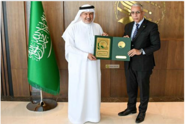 Le ministre de la Santé s’entretient avec le président du Centre Selmane Ibn Abdel Aziz pour les œuvres humanitaires Le ministre de la Santé s’entretient avec le président du Centre Selmane Ibn Abdel Aziz pour les œuvres humanitaires