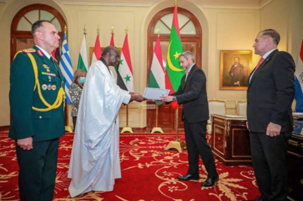 L'Ambassadeur de Mauritanie au Paraguay présente ses lettres de créance L'Ambassadeur de Mauritanie au Paraguay présente ses lettres de créance