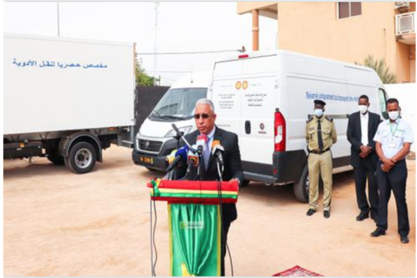 Le ministre de la Santé réceptionne des camions frigorifiques pour transporter des médicaments