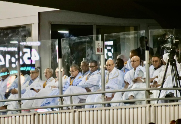 Le président hué au stade Cheikha Boydiya