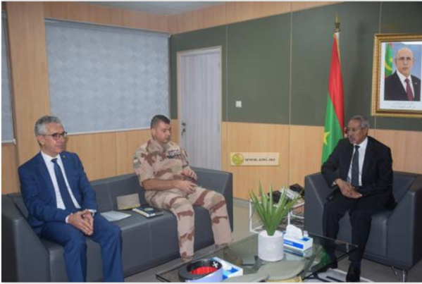 Le ministre de la Défense nationale reçoit le commandant de la force française "Barkhane" Le ministre de la Défense nationale reçoit le commandant de la force française "Barkhane"