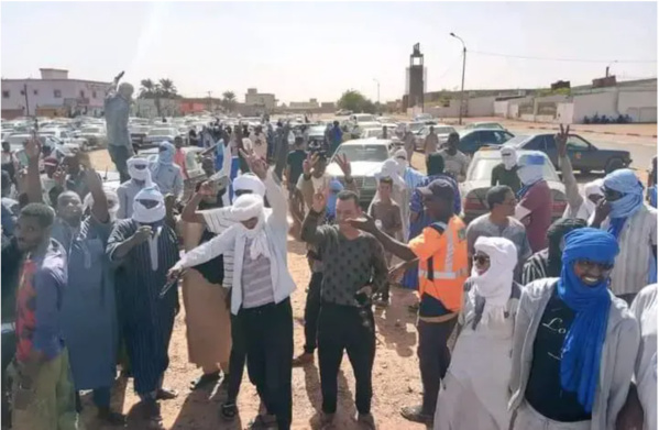 Zouerate : manifestations des chauffeurs de taxis pour demander la baisse des prix des hydrocarbures Zouerate : manifestations des chauffeurs de taxis pour demander la baisse des prix des hydrocarbures