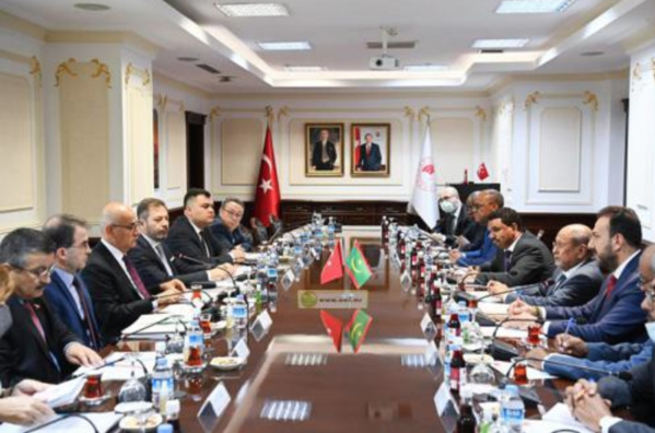 Le ministre des Pêches tient une réunion de travail avec le ministre turc de l’Agriculture et des Forêts Le ministre des Pêches tient une réunion de travail avec le ministre turc de l’Agriculture et des Forêts