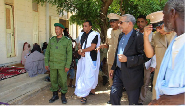 Le commissaire adjoint à la sécurité alimentaire rend visite aux familles touchées par les pluies à Darnaim Le commissaire adjoint à la sécurité alimentaire rend visite aux familles touchées par les pluies à Darnaim