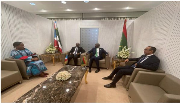 Le ministre des Affaires étrangères s’entretient avec le ministre équato-guinéen des Affaires étrangères Le ministre des Affaires étrangères s’entretient avec le ministre équato-guinéen des Affaires étrangères